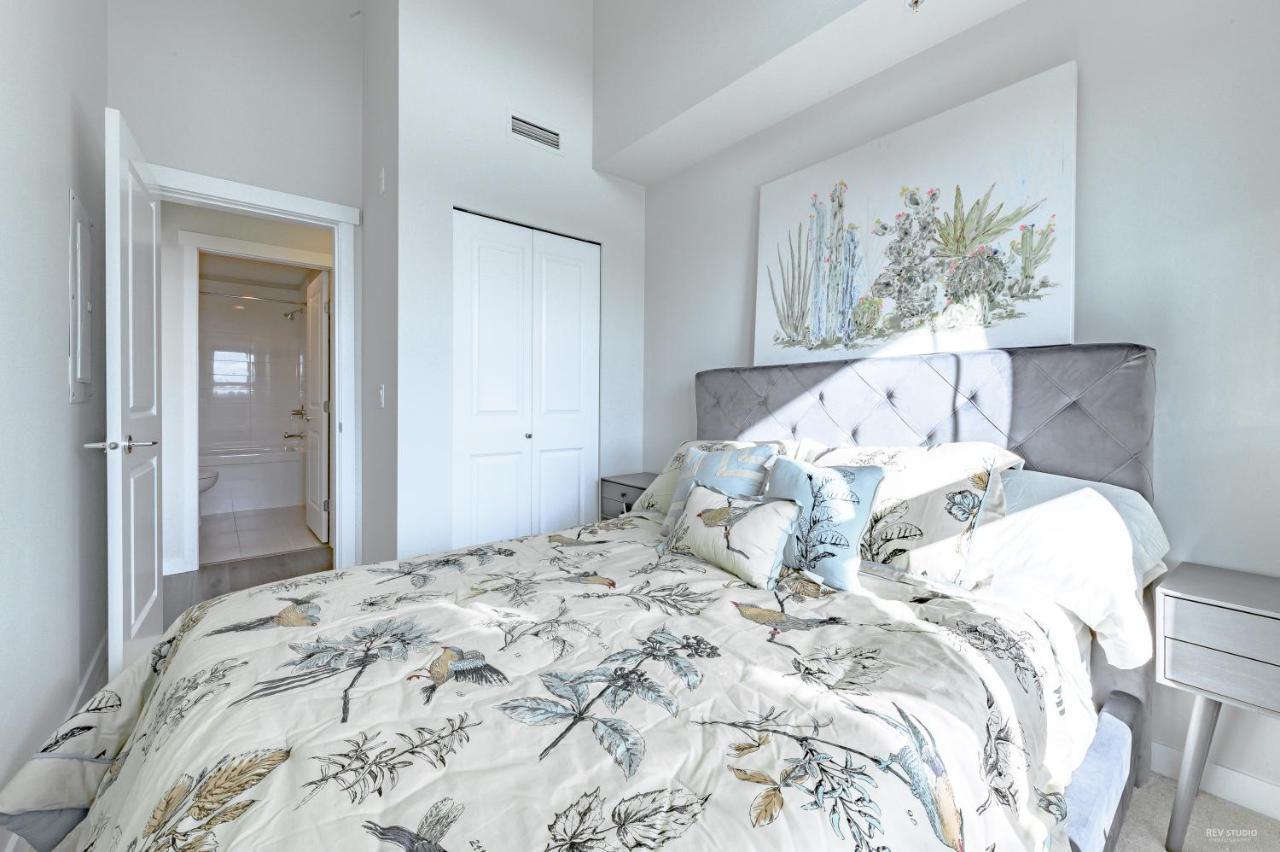 Aries Palace, Luxury Residential Condo In City Of Richmond Luaran gambar