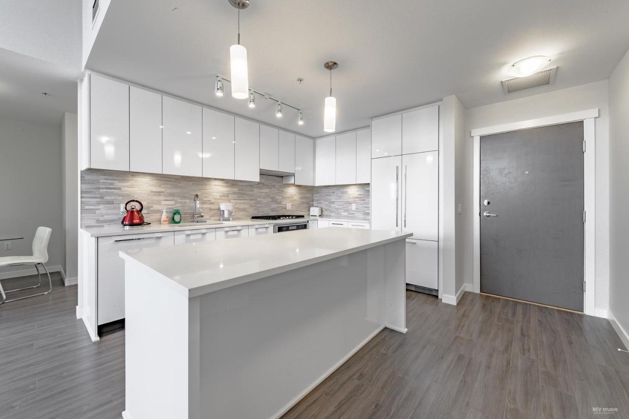 Aries Palace, Luxury Residential Condo In City Of Richmond Luaran gambar