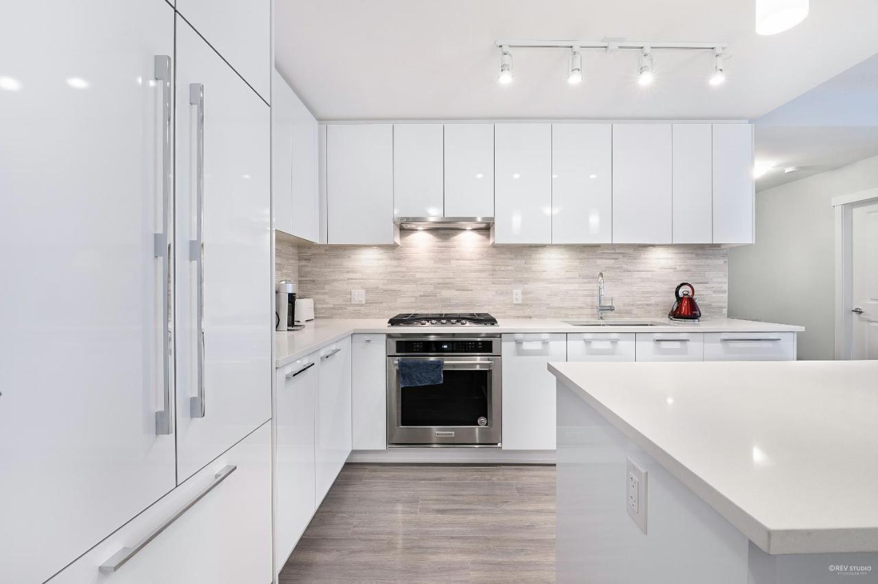 Aries Palace, Luxury Residential Condo In City Of Richmond Luaran gambar
